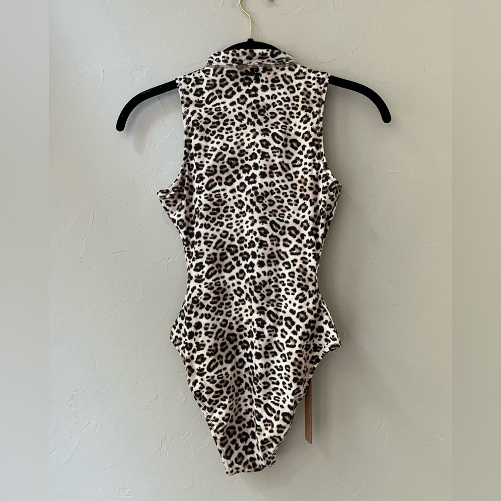 SKIMS SWIM ZIP FRONT SLEEVELESS ONE PIECE SWIMSUIT CHAMPAGNE LEOPARD PRINT XXS - Picture 2 of 7